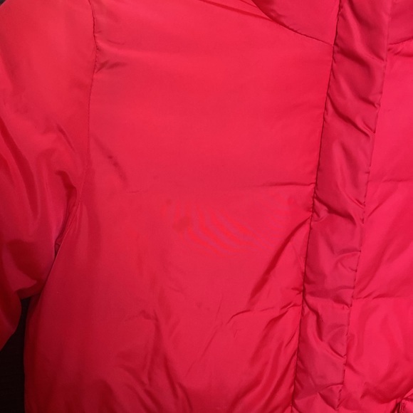 Fuchsia colored, girls puffer coat from Jacadi. Lightly worn. - Picture 5 of 9